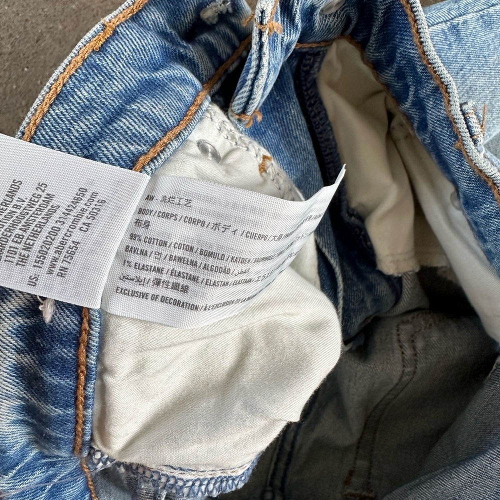 NWT Abercrombie & Fitch the Skinny High Rise Medium Wash Knee Rip Size 25|0L - Picture 5 of 5
